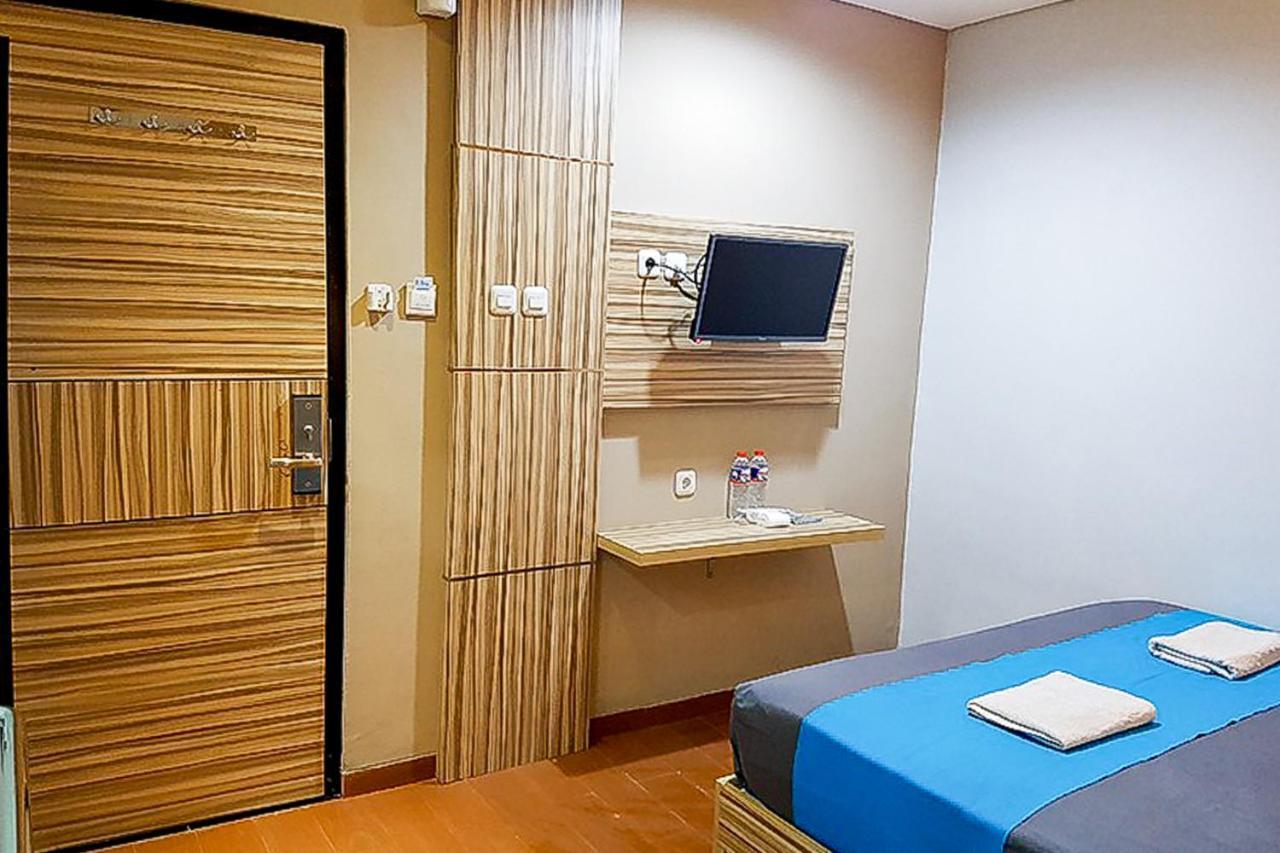 Jabusimo Syariah Redpartner Hotel Джакарта Екстериор снимка