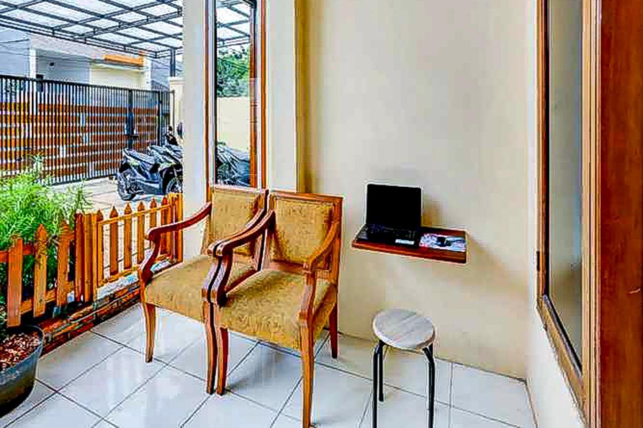 Jabusimo Syariah Redpartner Hotel Джакарта Екстериор снимка