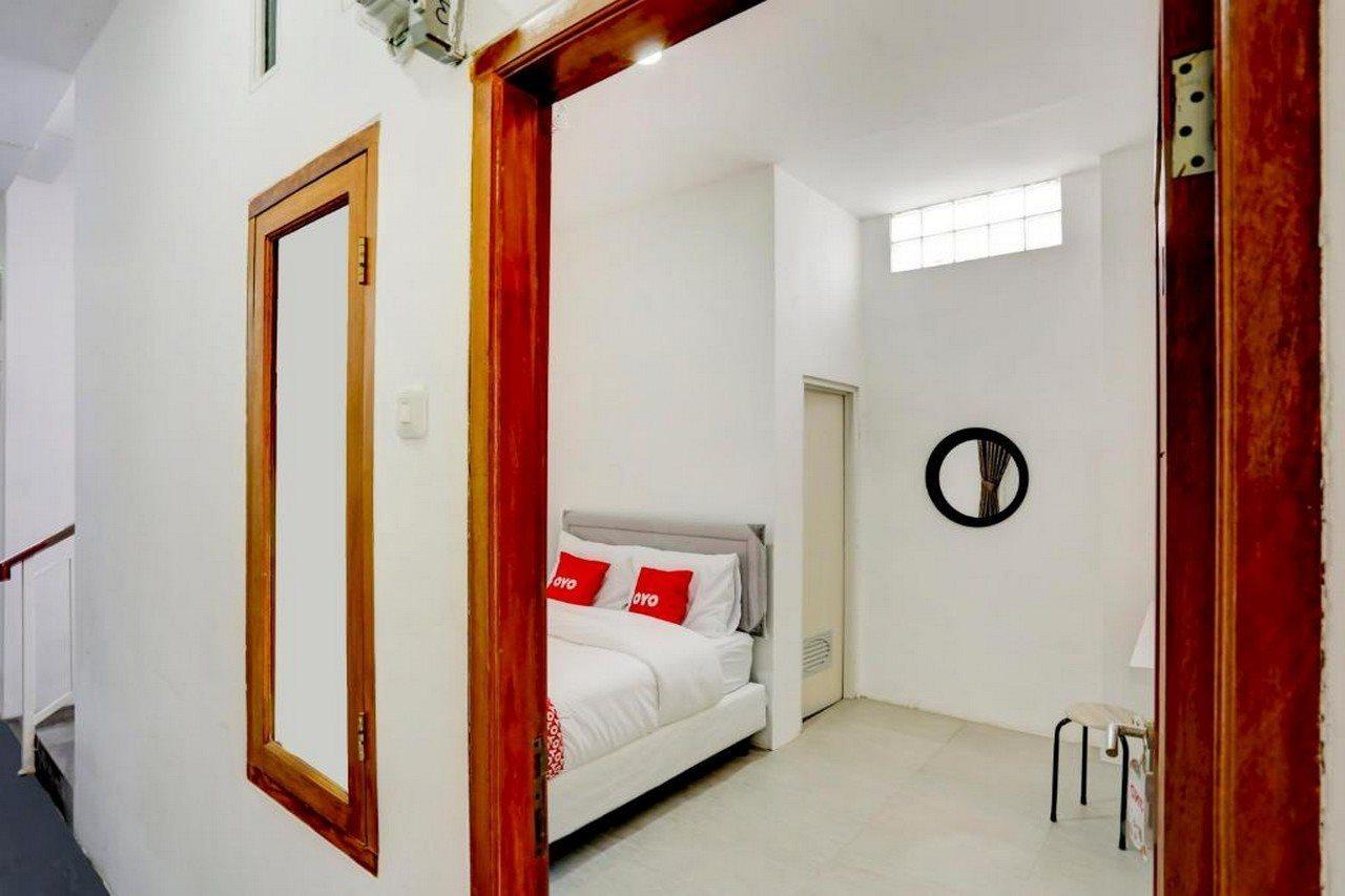 Jabusimo Syariah Redpartner Hotel Джакарта Екстериор снимка